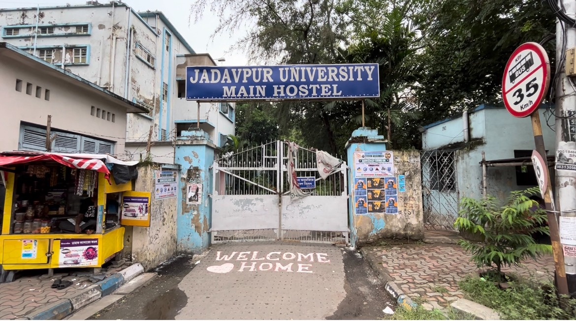 “I am not gay”: Deceased Jadavpur University student was heard screaming moments before his death, learnt police, claim sources